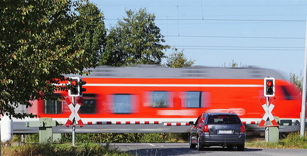 Вождение с красным фонарем на железнодорожной линии