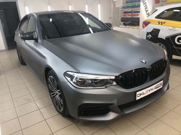 BMW 5 Серая обводка и ливрея фар