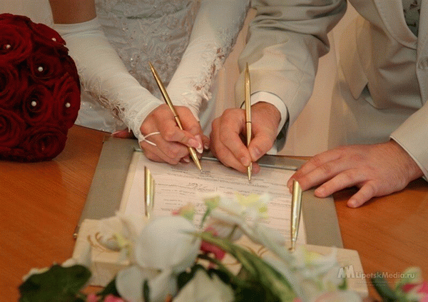 Дети, достигшие 16 лет и состоящие в браке, могут получить имущество в свое распоряжение. Фото: nevsedoma. com. ua