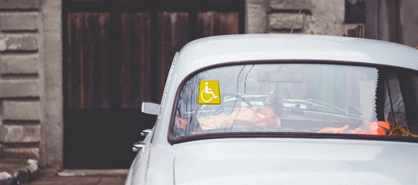Инвалидные опознавательные знаки на задних стеклах в соответствии с новыми правилами дорожного движения